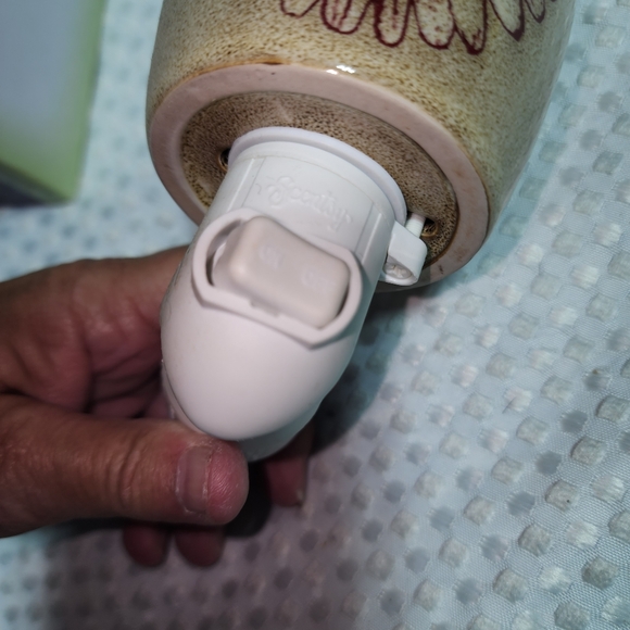 SCENTSY EUC PLUG IN WALL NIGHT LIGHT FRAGRANCE WARMER - Picture 6 of 6